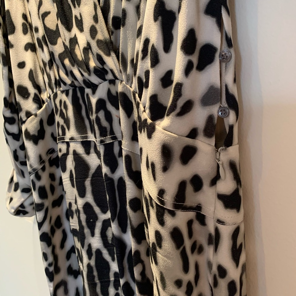 π
Tom Ford Leopard Dress π
- Picture 4 of 8